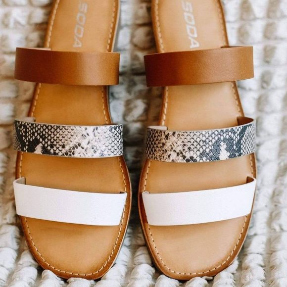 NEW Women’s 3-Strap Sandal by Soda, Neutral Colors Snakeskin size 7.5 - Picture 3 of 6